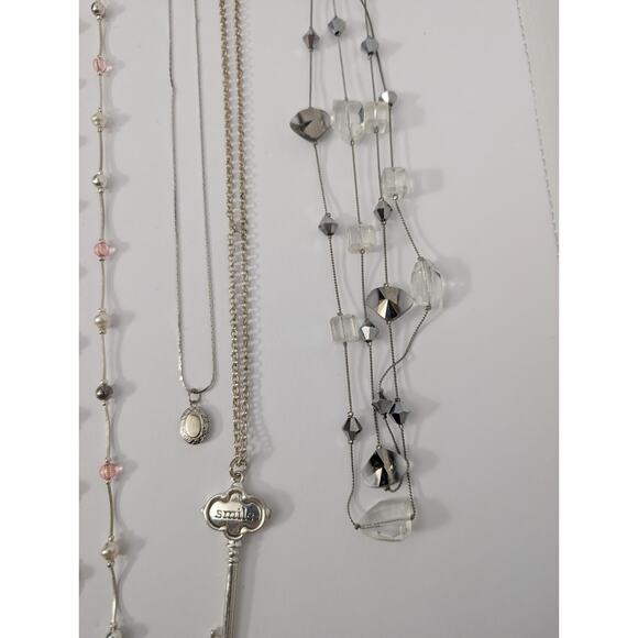 8 Delicate Layering Necklaces Lot: Silver Tone, Pink Pearl, Key Pendant, Resale - Picture 6 of 9